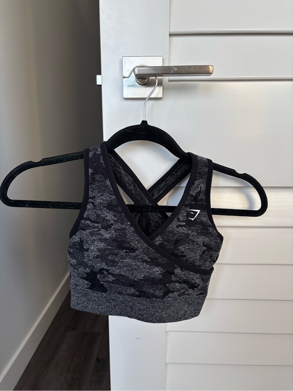 Gymshark Women’s Black Camo Cross-Back Sports Crop